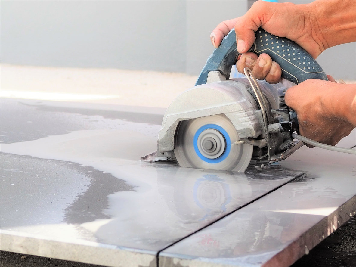 Tile Cutter Or Wet Saw Pros And Cons, Can You Cut A Tile With An Angle Grinder